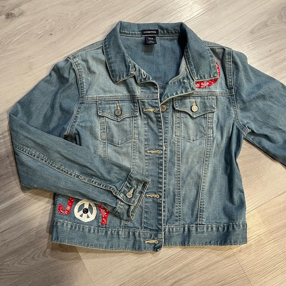 Gap  christmas Blue Jean Jacket with‎ Red Details